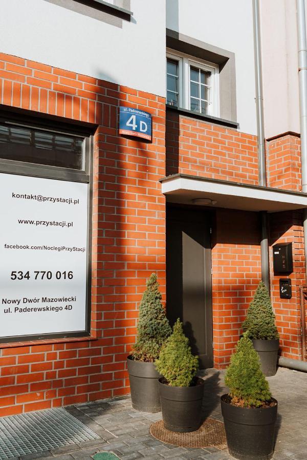 Noclegi Przy Stacji Nowy Dwór Mazowiecki 외부 사진